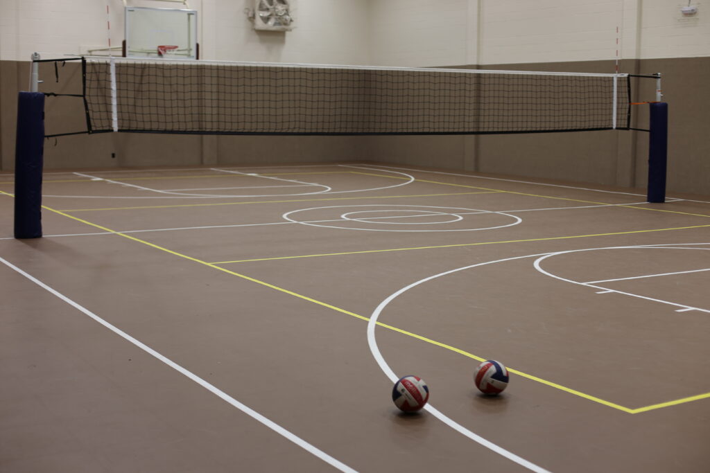 Gym Basketball : interlocking floor tiles