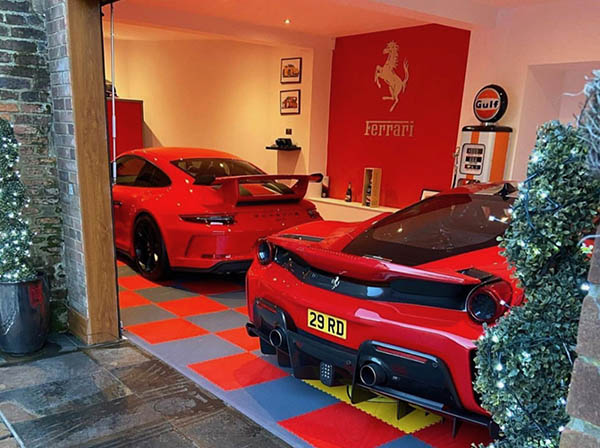 Supratile Ferrari Garage Pic